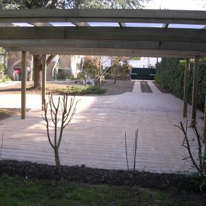 Création entrée voiture dans jardin